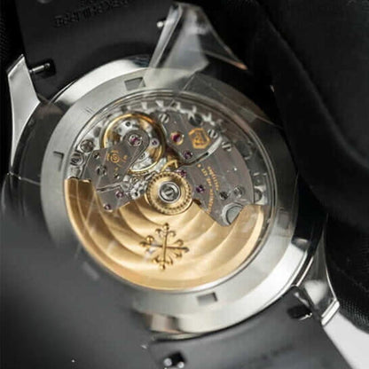 Patek Philippe Aquanaut „Dual Time“ Supreme